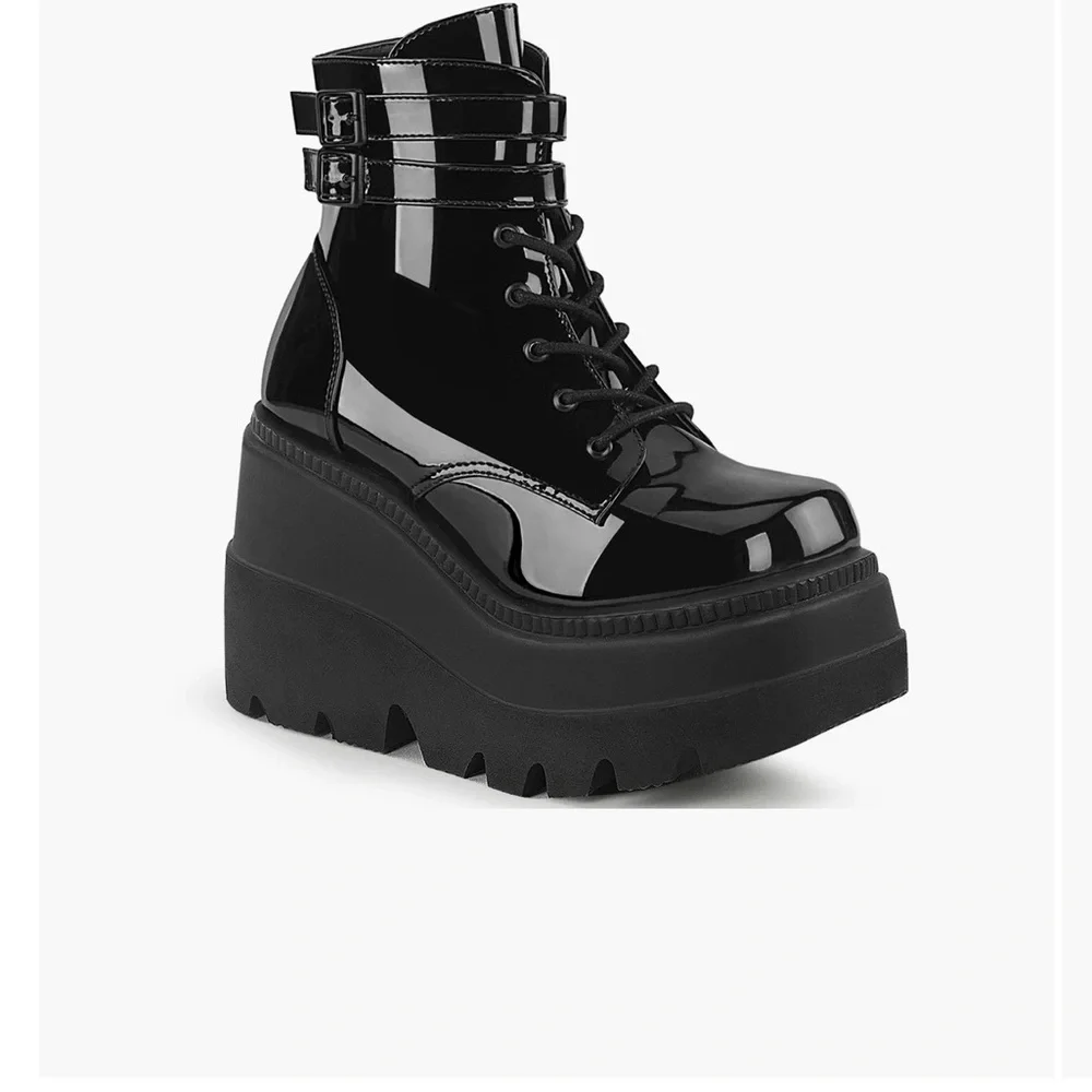 Demonia Shaker 52 Black Pstent Platform Ankle Boots. Vegan. Womens size 10 - Picture 1 of 11